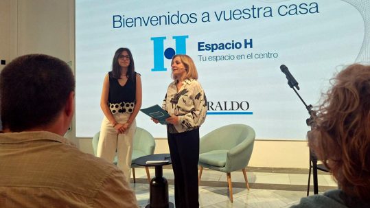 HERALDO DE ARAGON - Espacio H Música con vitalidad y corazón en favor de la inclusión social. Presentación del proyecto: Lucía Lluciá junto con Laura del Frago, voz femenina del grupo Rock a la Par y cantante colaboradora en el proyecto.